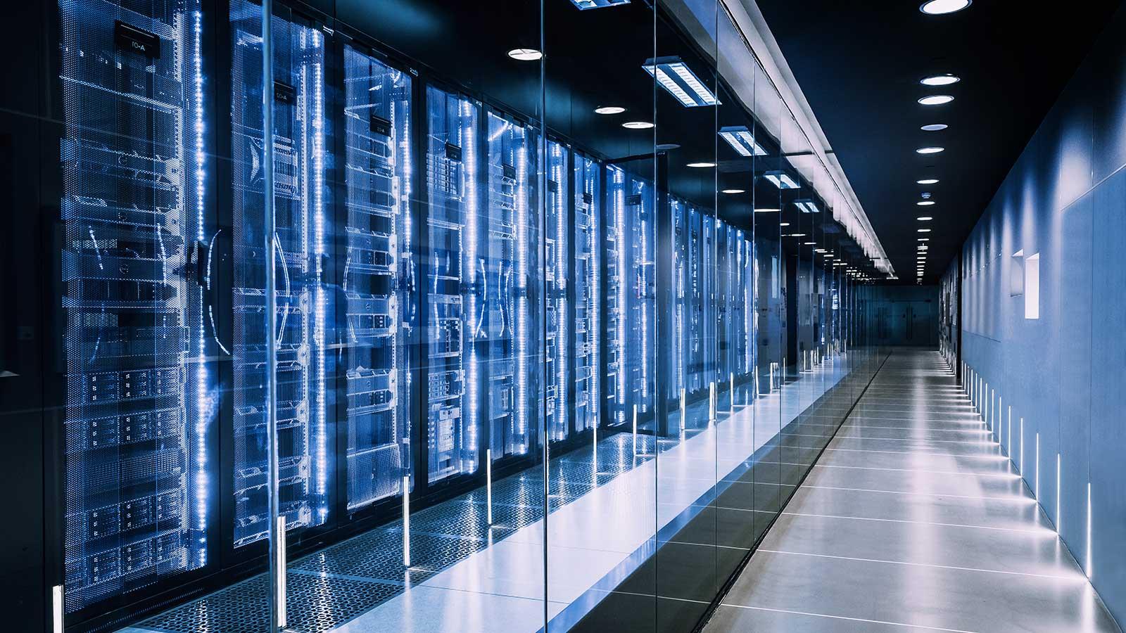 Racks of servers representing Computer Science degrees at esball国际平台客户端
