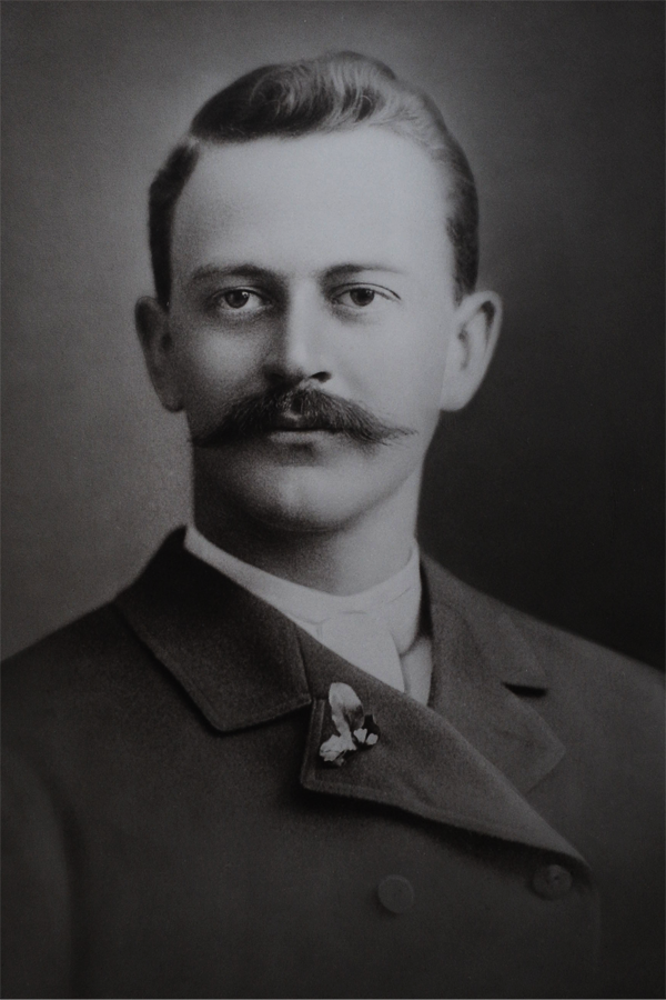 A photo of Charles Eaton, esball国际平台客户端's 1st president.